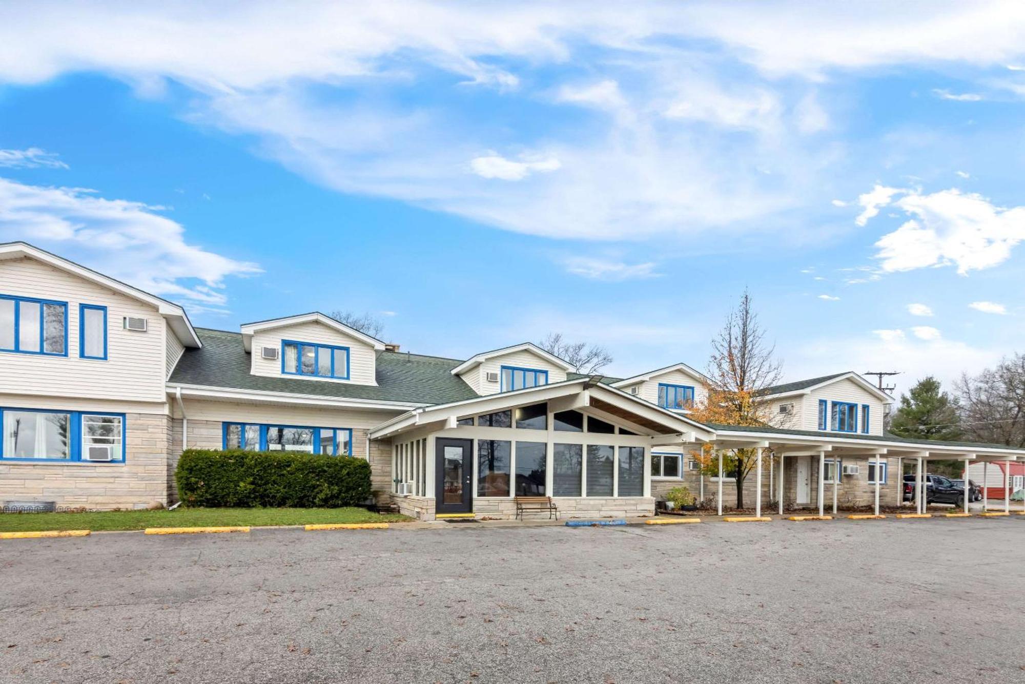 Camp Inn Lodge Oscoda Exterior foto